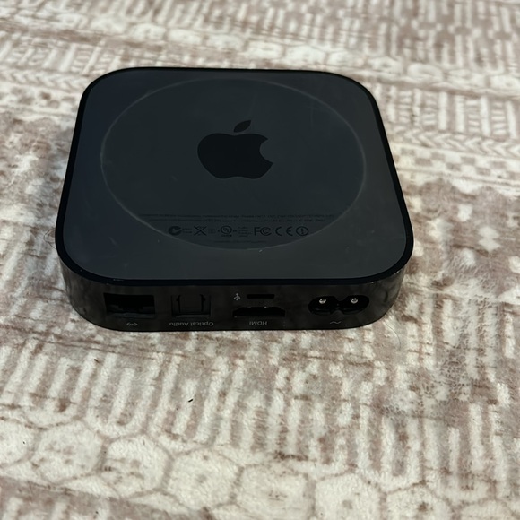 Apple TV with remote and HDMI to HDMI cord 3rd generation - Picture 5 of 6
